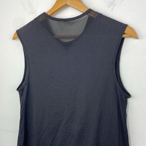 Lululemon Lab Edge Tee Sleeveless Tank Top Black Knit Mesh "V" Insert size Small - Picture 5 of 14